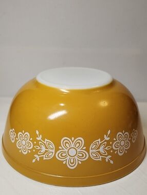 Vintage Pyrex 403-2.5qt  Butterfly Gold Pattern  Mixing Bowl